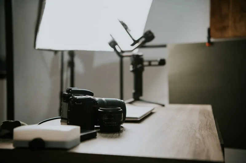 Check-in i check-out w studio — jak wygląda dzień sesji krok po kroku